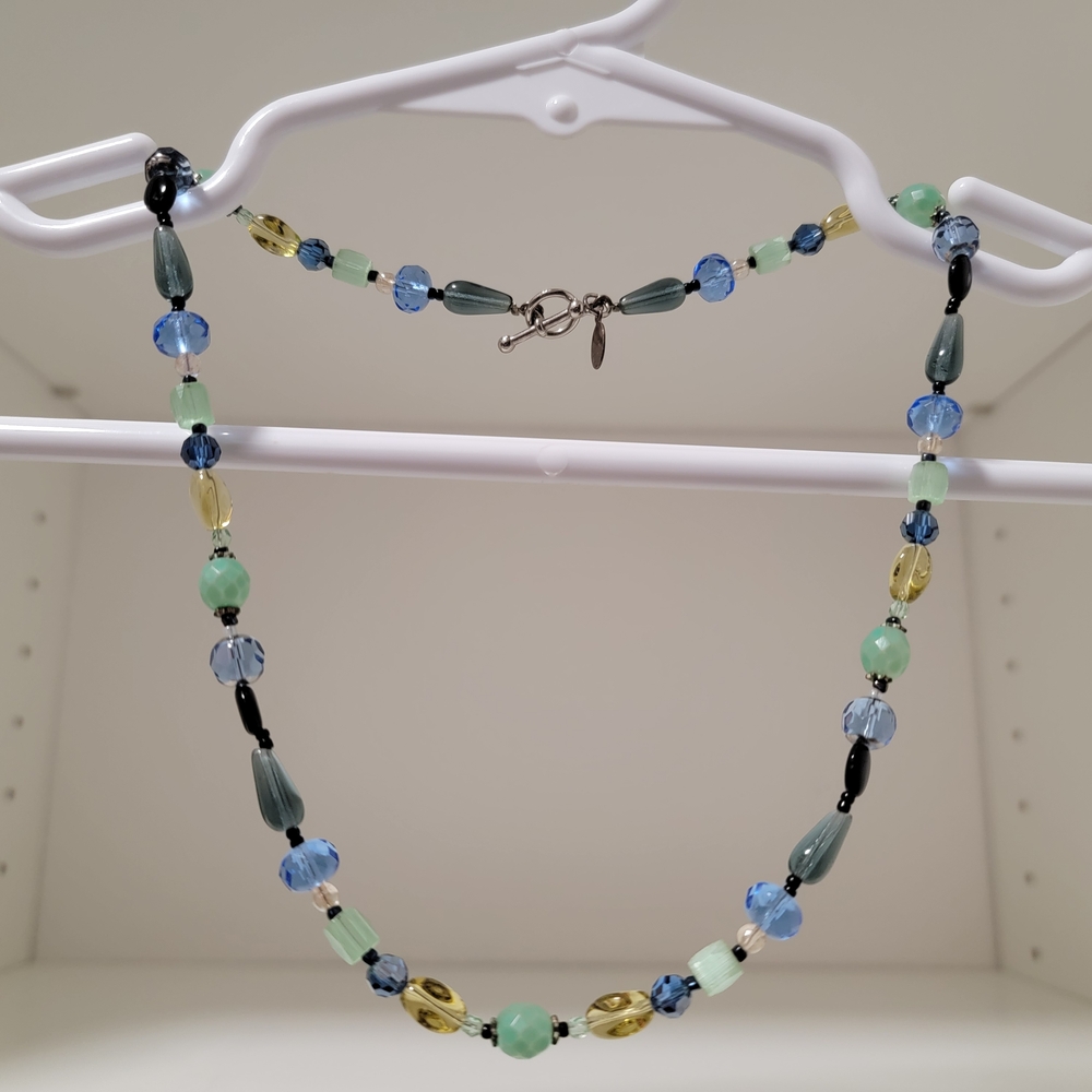 Vintage Elegant Multicolour Beaded Necklace 18 inches.